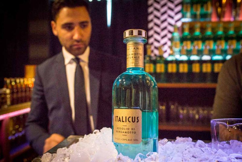 Mit Luca Missaglia hat man nicht nur einen ausgesprochen guten Bartender als globalen Markenbotschafter verpflichten können, sondern auch einen unglaublich charmanten Gastgeber mit einem großen Verstand für die italienische Drink-Kultur.