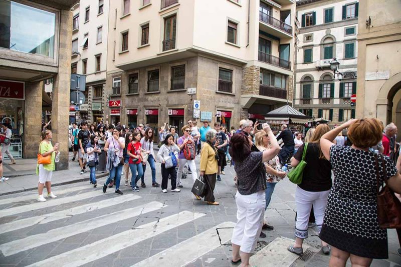 Auf den Strassen in Florenz herrscht selbst außerhalb der Saison ein enormes Touristentreiben