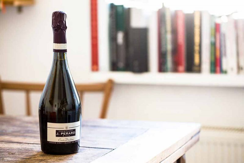 Ein seltener Anblick im Champagner-Regal – eine von wenigen Flaschen jedes Jahr