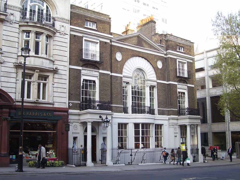 In der 28 St. James Street in London zu finden | Quelle: wikipedia.org