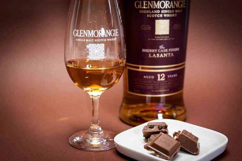 Die Kombination von Whisky und Schokolade funktioniert beim Glenmorangie The Lasanta ausgezeichnet.
