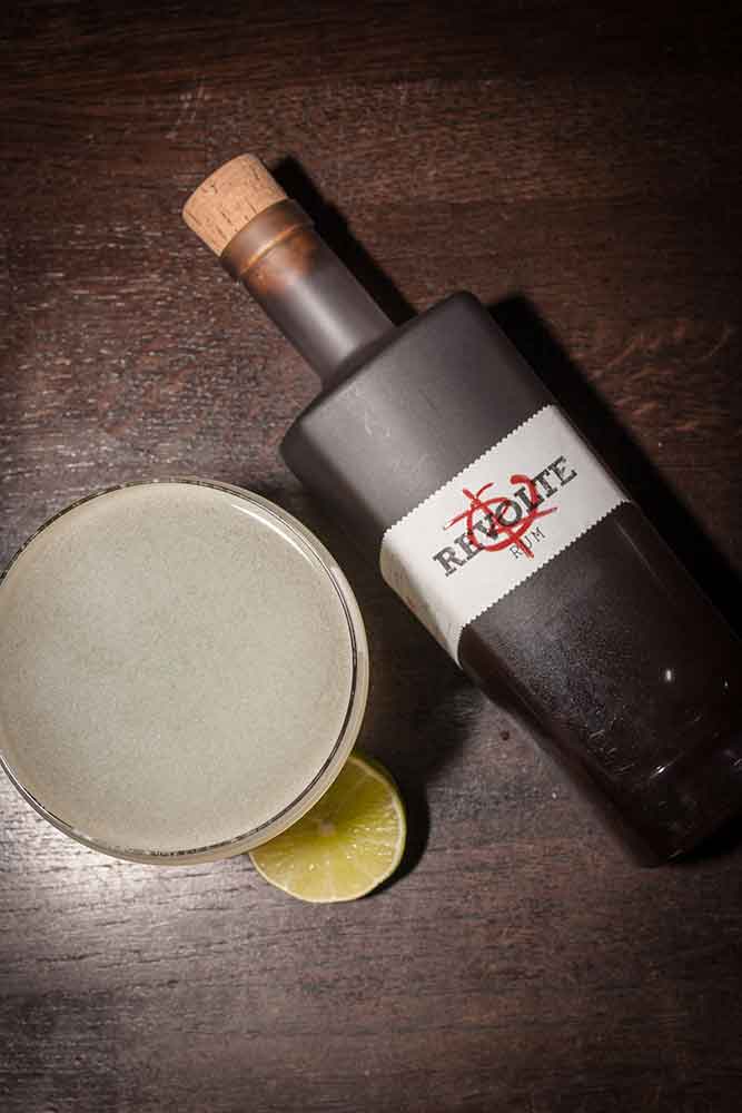 Zum Mixen ideal geeignet: der Revolte Rum aus Deutschland