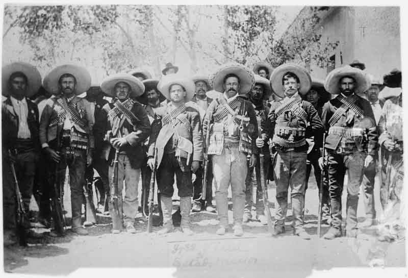 Pancho Villa (3.v.r.) - Quelle: www.wikipedia.org