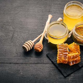 Honig lässt sich vielseitig einsetzen und ist ein spektakuläres Naturprodukt. ©stock.abobe by Yaruniv-Studio
