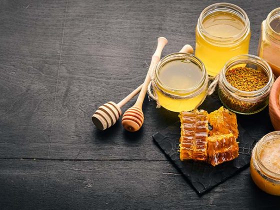 Honig lässt sich vielseitig einsetzen und ist ein spektakuläres Naturprodukt. ©stock.abobe by Yaruniv-Studio