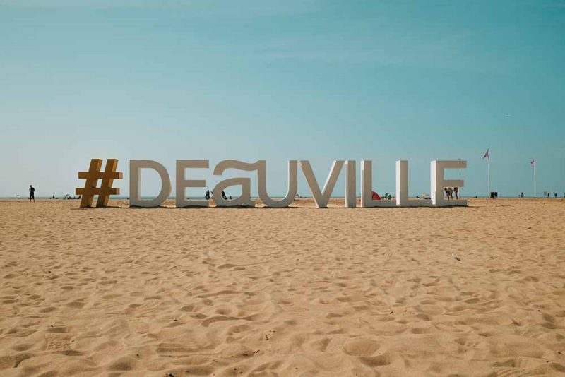 Der Strand von Deauville - auch im 21. Jahrhundert muss man sich vermarkten