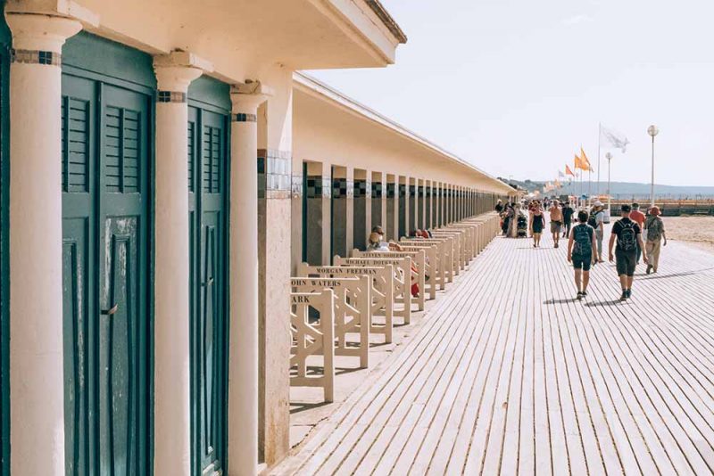 Die legendäre Strandpromenade von Deauville.